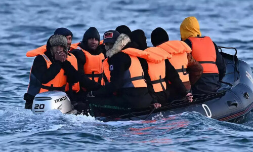 Nearly 30,000 migrants crossed Channel to UK last year