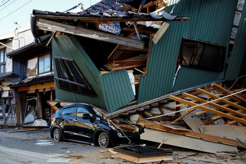 Japan quake toll hits 30 as rescuers race to find survivors