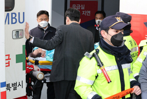 Stabbed South Korean opposition leader &lsquo;recovering well&rsquo;: doctor