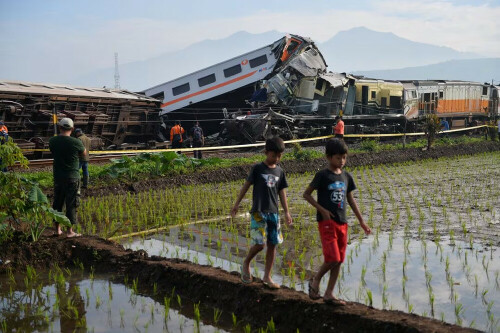 3 dead, 28 injured in Indonesia train collision: officials