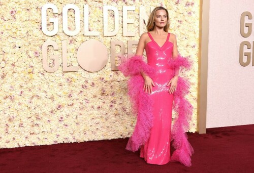 Stars glitter on Globes red carpet