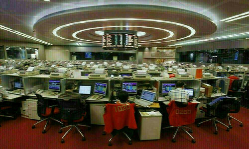 Hong Kong stocks dive at start of the week