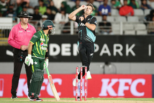 Tim Southee hits milestone as New Zealand beat Pakistan in first T20