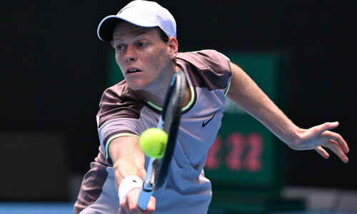 Sinner opens Australian Open account with straight-sets win