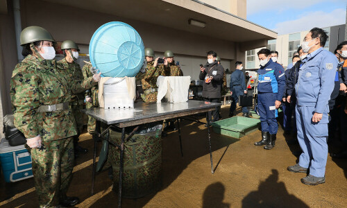 Japan PM Kishida visits quake-hit Ishikawa