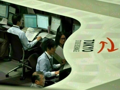 Japan&rsquo;s Nikkei marks fresh 34-year peak as shippers, banks gain