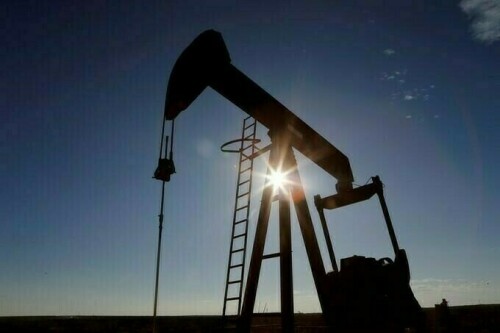 Oil drops more than 1% despite Middle East conflict