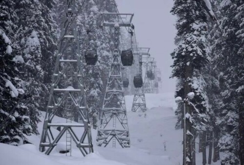 No snow: Tourists cancel holidays as Indian ski resorts run dry