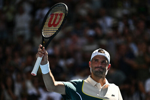 Grigor Dimitrov cuts out errors to progress at Australian Open