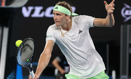 Zverev puts aside off-court worries to battle on at Australian Open