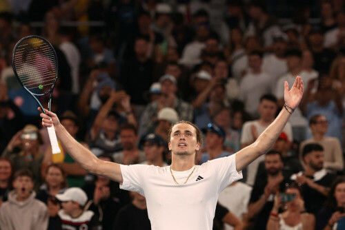 Alexander Zverev battles past qualifier Klein into third round