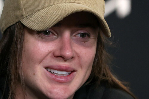 Emotional Svitolina retires injured from Australian Open