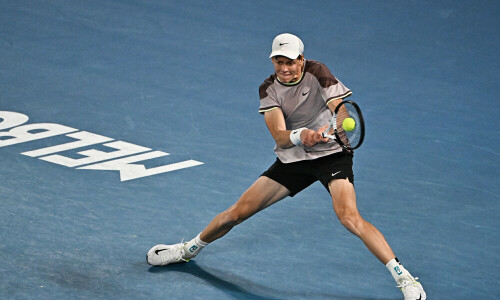 Sinner sets up Djokovic semi-final at Australian Open