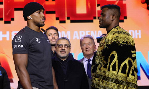 Ngannou capable of &lsquo;massive upset&rsquo; against Joshua: promoter Warren