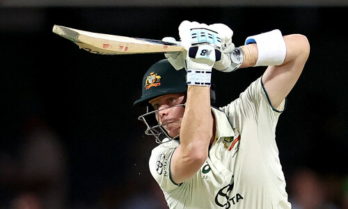 Smith guides Australia to healthy position at stumps