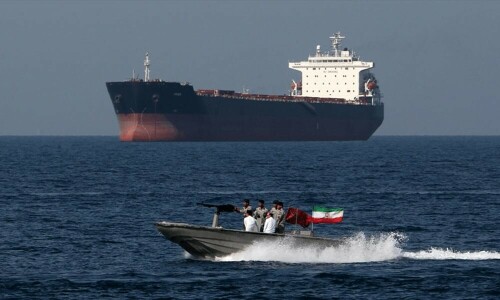 Iran Guards seize foreign vessel carrying &lsquo;smuggled&rsquo; fuel