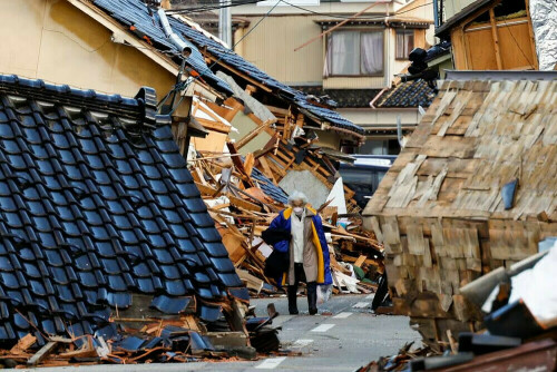 Japan earthquake survivors battle unsanitary conditions with no running water Japan earthquake survivors battle unsanitary conditions with no running water