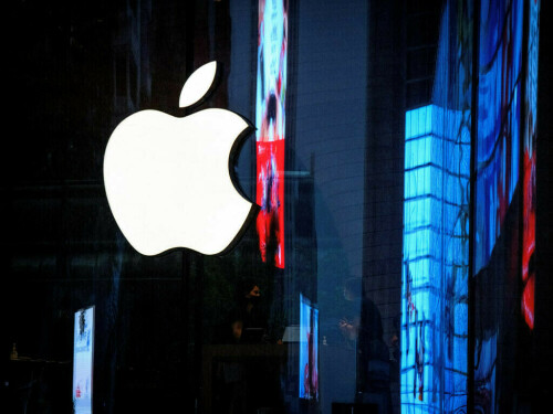 Apple&rsquo;s China sales tumble highlights waning clout as local brands gain