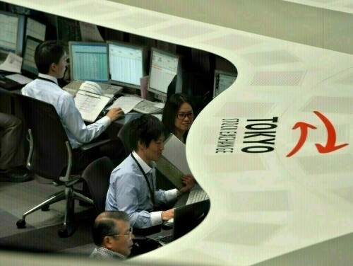 Japan&rsquo;s Nikkei leaps to 2-week high on tech stocks, yen boost