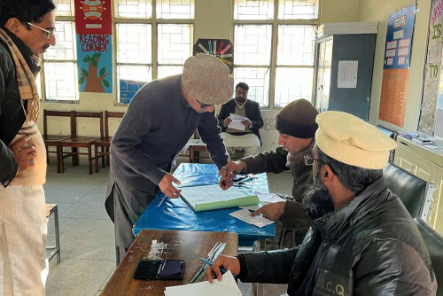 Mobile phone services suspended across Pakistan as voting begins
