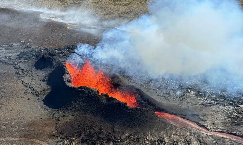 Volcano erupts in southwestern Iceland