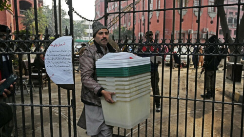Nawaz casts vote, Imran in jail as Pakistanis vote for future