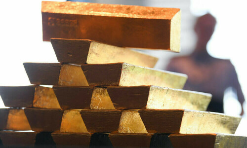 Gold takes pause in light trading; eyes on Fed in data-packed week Gold takes pause in light trading; eyes on Fed in data-packed week