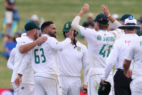 Dane Piedt grabs five wickets as South Africa take second Test lead