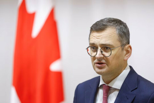 Ukrainian foreign minister discusses peace prospects with China&rsquo;s Wang Yi