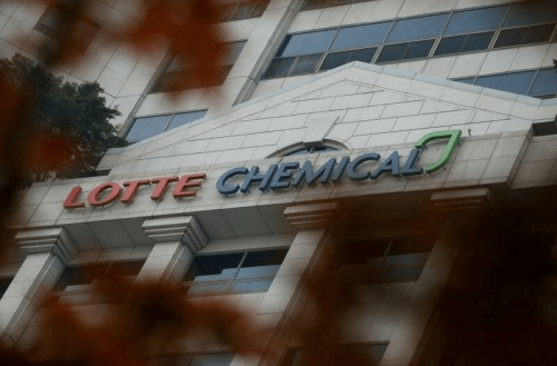Lotte Chemical&rsquo;s profit plunges 50% in 2023