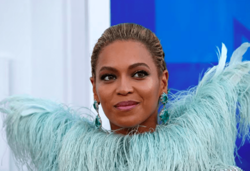 Beyonce storms to first UK no.1 in 14 years with &rsquo;Texas Hold &lsquo;Em&rsquo;