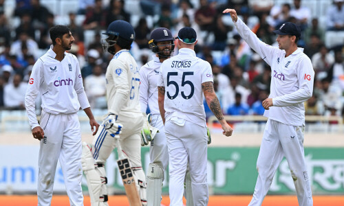 England&rsquo;s Bashir takes four wickets to hurt India in 4th Test