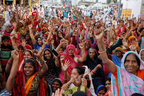 With handouts, piped water and cooking gas, India&rsquo;s Modi woos women voters