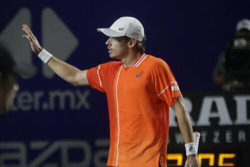Defending champ De Minaur reaches Acapulco final as Draper retires