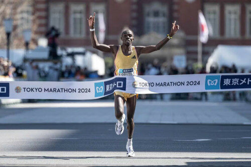 Kipruto, Kebede win Tokyo Marathon in course record times
