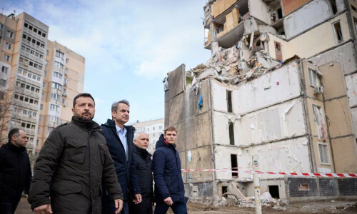 Russia hits Ukraine&rsquo;s port of Odesa during Zelenskiy and Greek PM visit