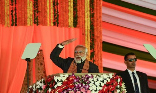 India&rsquo;s Modi cuts cooking gas cylinder price by 100 rupees, weeks before polls