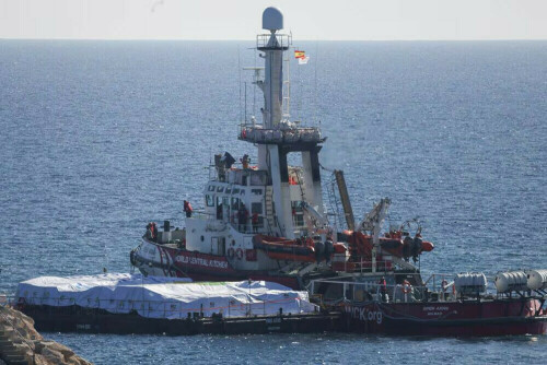Aid ship slowly heads for Gaza as calls for assistance grow Aid ship slowly heads for Gaza as calls for assistance grow