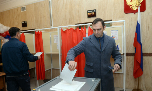 Putin tightens grip on power in Russian election but thousands join noon protest