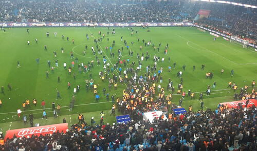 Violence erupts between players and fans after match in Turkiye