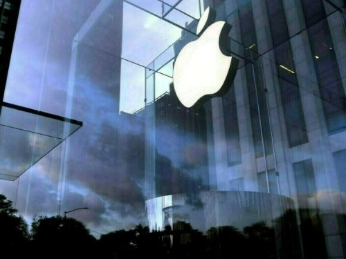 Apple in talks to let Google&rsquo;s Gemini power iPhone AI features, Bloomberg News says