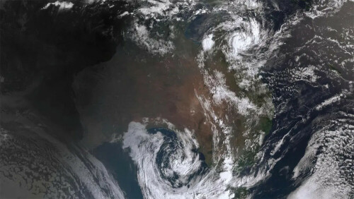 700 people stranded by Australia cyclone