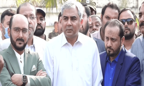 Interior minister Mohsin Naqvi urges &lsquo;better laws&rsquo; to regulate internet free speech