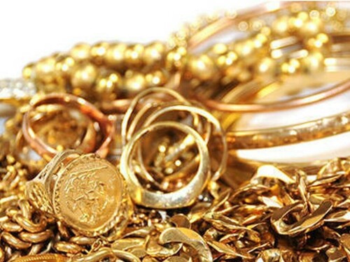 Gold dips on stronger dollar after Fed-driven rally