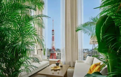 Big hotel chains and unbranded-hotel owners find they need each other