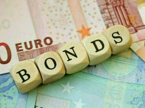 Euro zone government bond yields edge down ahead of inflation data