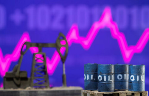 Oil falls for second day as US crude inventories surge