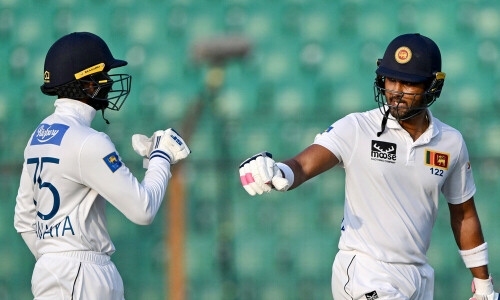 Top-order blitz puts Sri Lanka 314-4 in Bangladesh Test