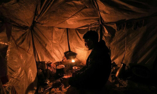 &lsquo;This won&rsquo;t hurt&rsquo;: Gaza dentist works in tent as war rages