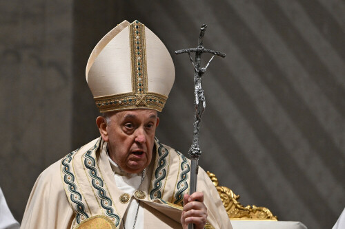 Catholics gather to hear Pope Francis give Easter Mass